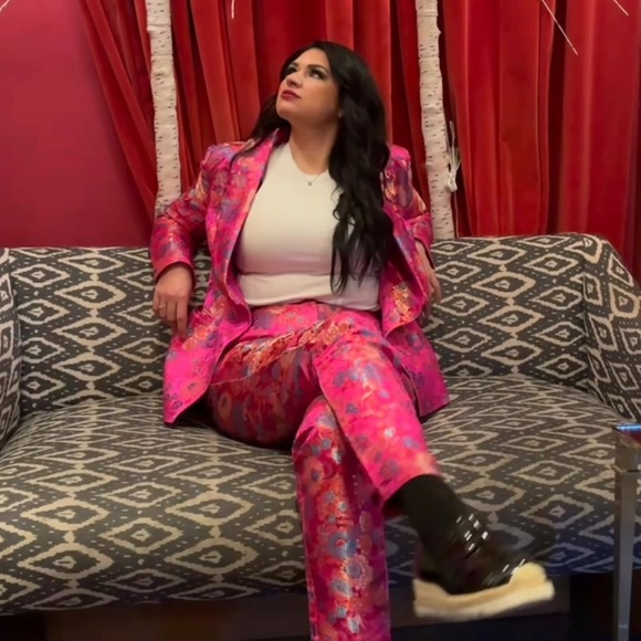 Meet your Posher, Jenn - Picture 4 of 4